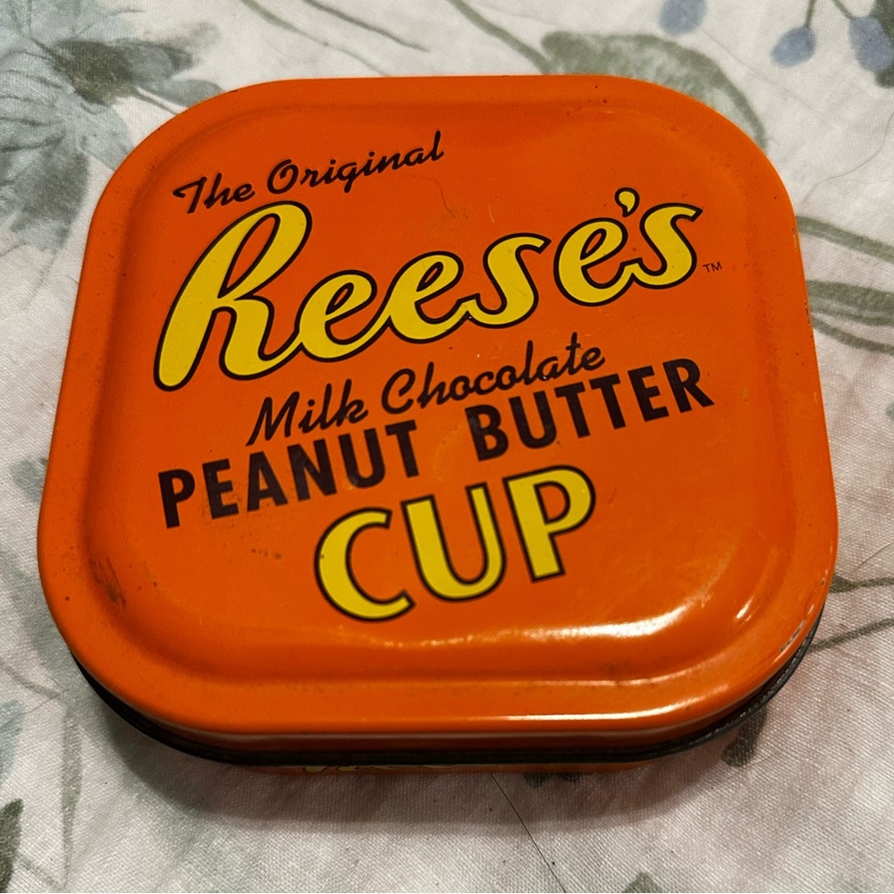 Vintage 1995 Reese’s Peanut Butter Cup Tin